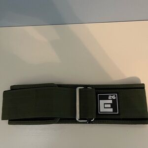 NWOT size medium women’s weightlifting belt